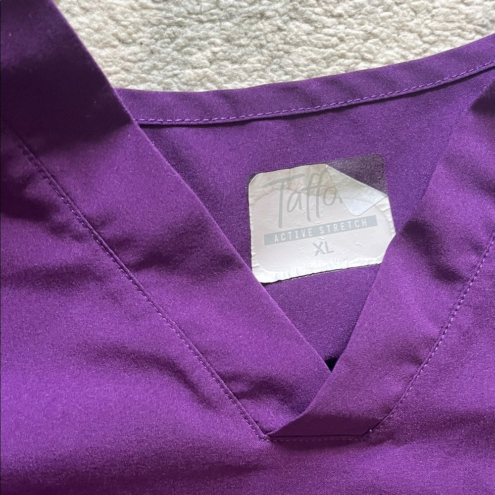 Purple scrubs - Picture 2 of 3